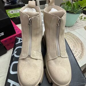 Cream ankle Boots with Zipper